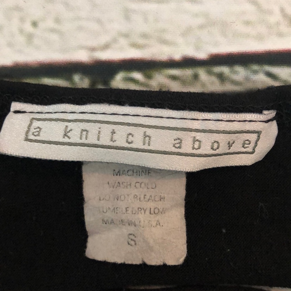 A Knitch Above Distressed Crop Top - Picture 5 of 5